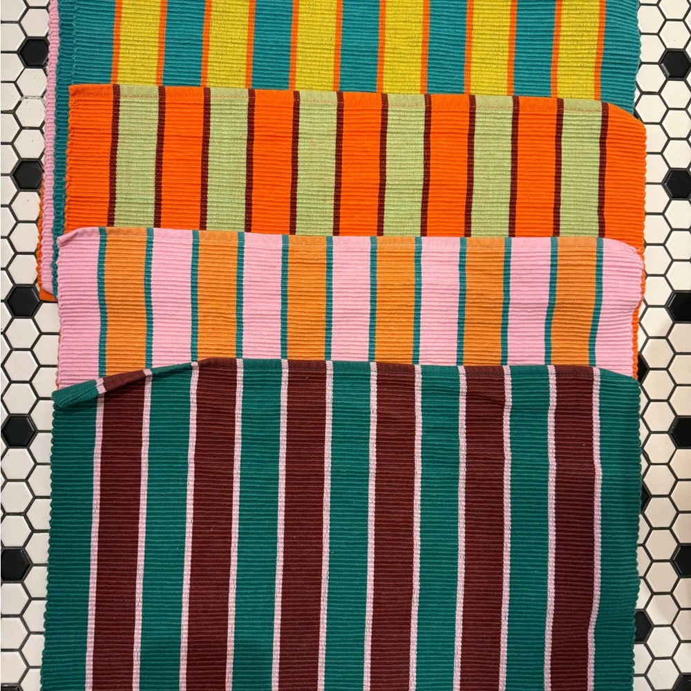 Dusen Dusen Place Mats- 8 total